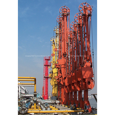 أذرع تحميل بحرية في ميناء جوانزو التابع للشركة الصينية للبترول والكيمياويات (China Petroleum & Chemical Corporation)